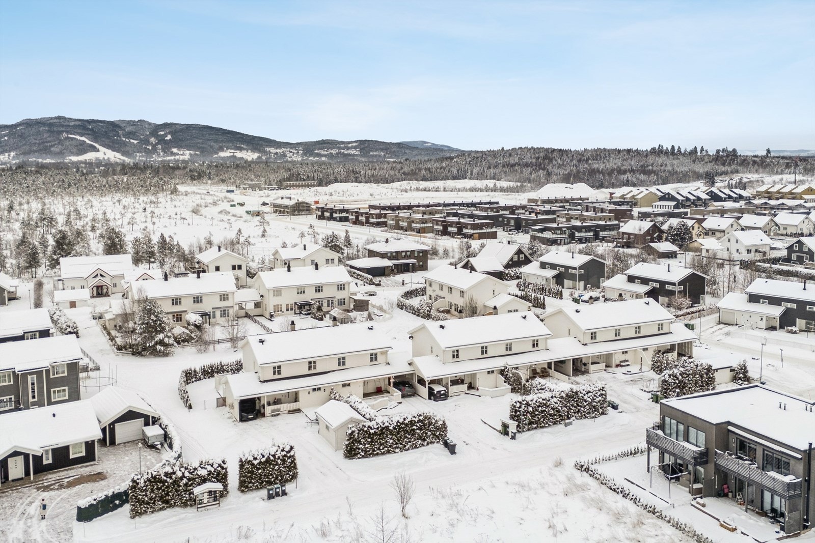 Her bor du med umiddelbar nærhet til skog og mark, perfekt for turer rett utenfor døren. Galleribilde