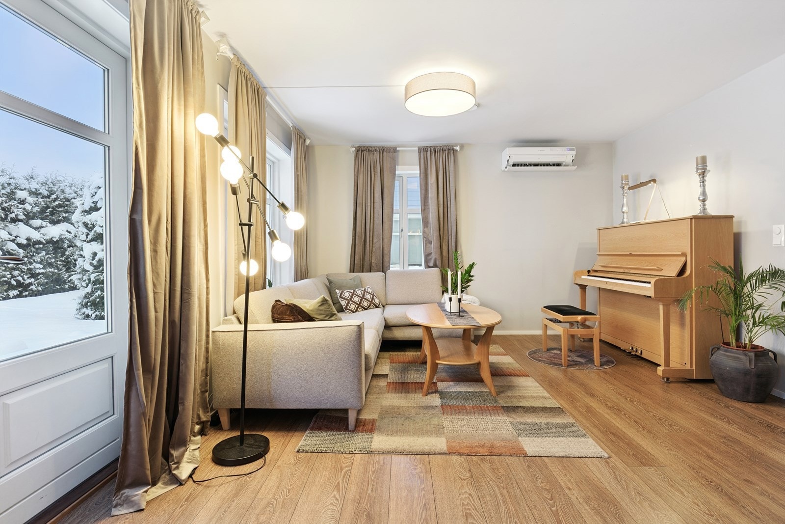 En luft-til-luft varmepumpe sørger for effektiv oppvarming. Galleribilde