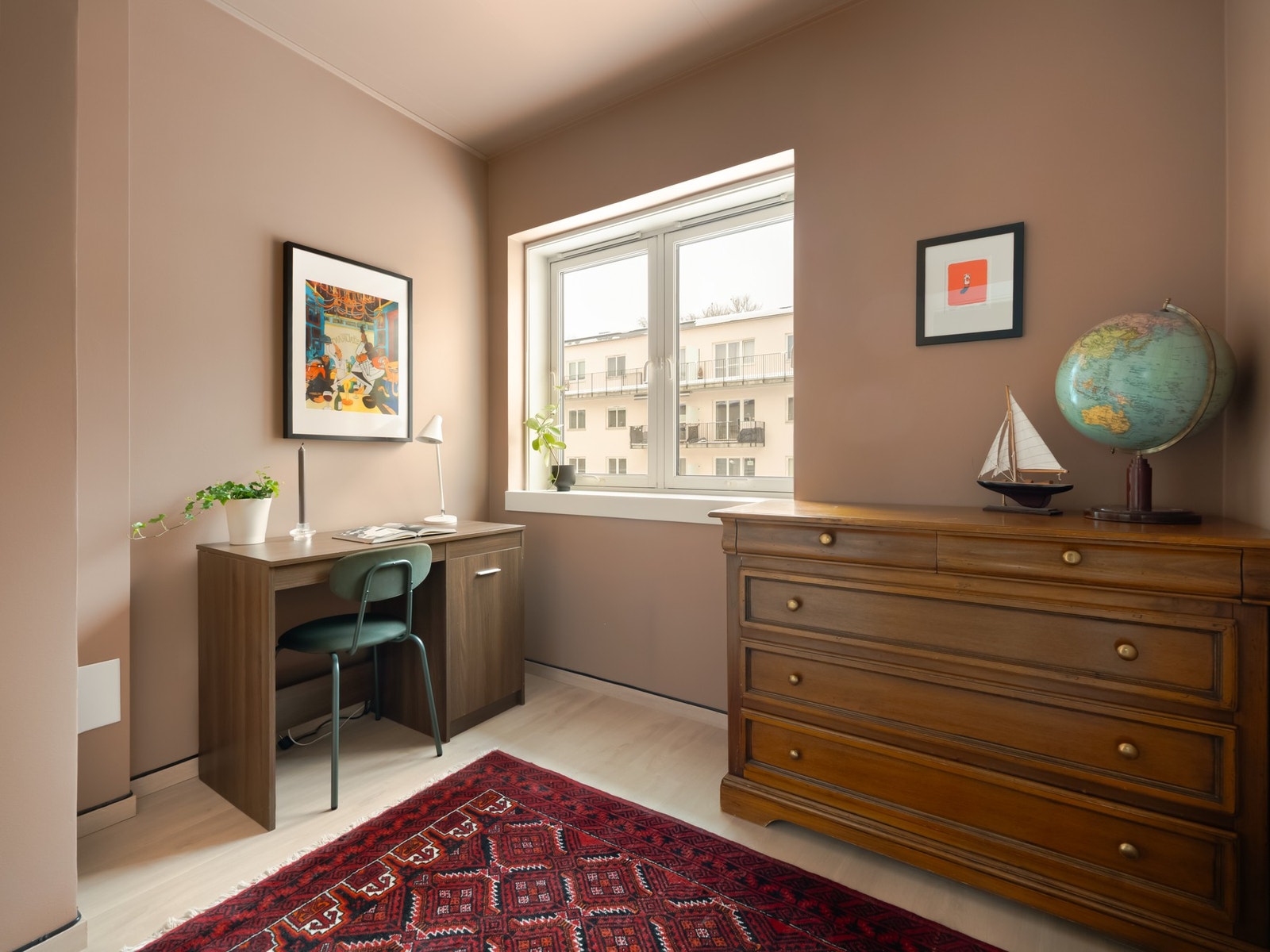 Dette brukes i dag som hjemmekontor, men fungerer også fint som gjesterom eller barnerom. Galleribilde