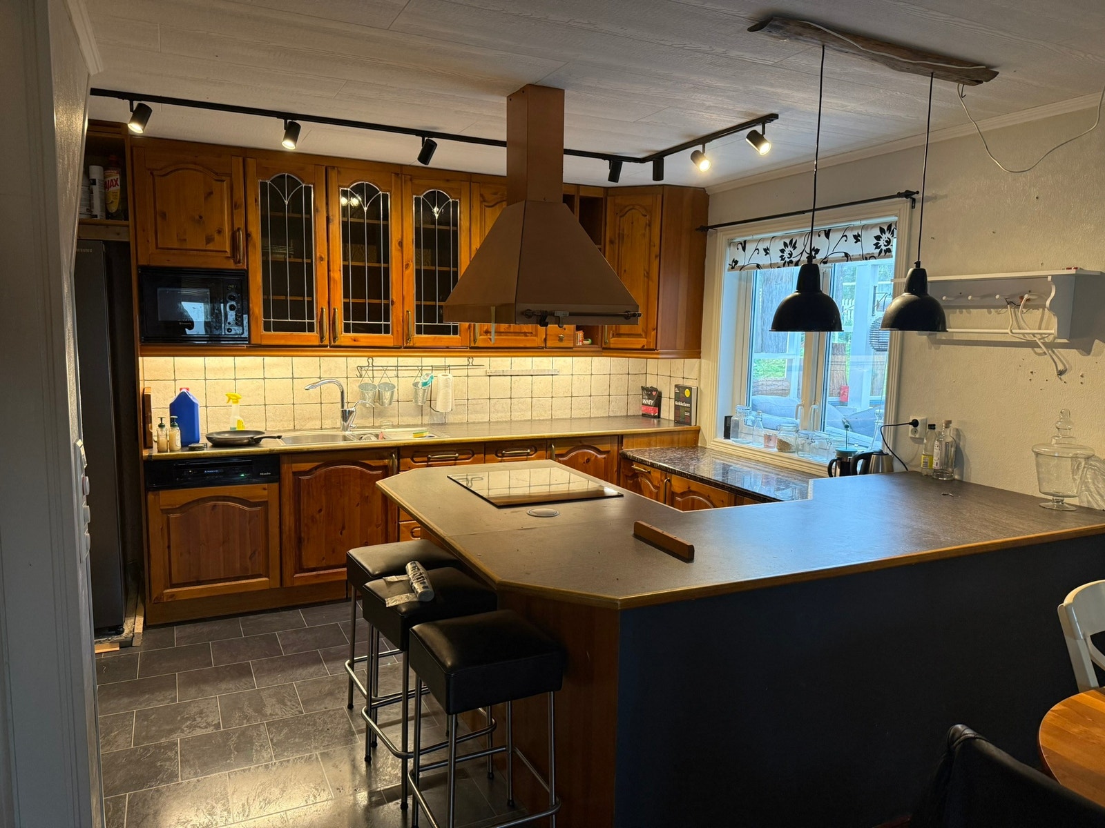 Moderne kjøkken. Galleribilde