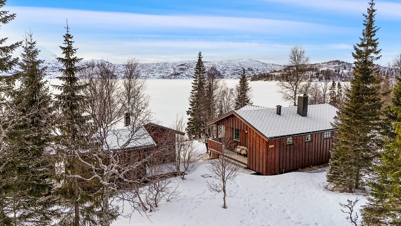 Overbygget inngangsparti ved hovedinngang. Galleribilde