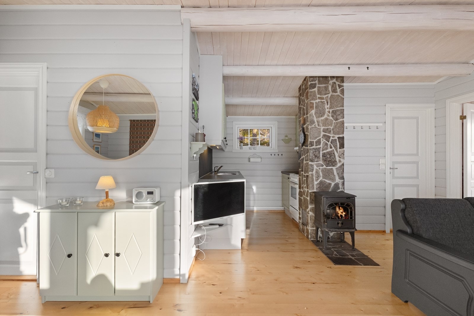 Mot kjøkkenet fra stue. Galleribilde