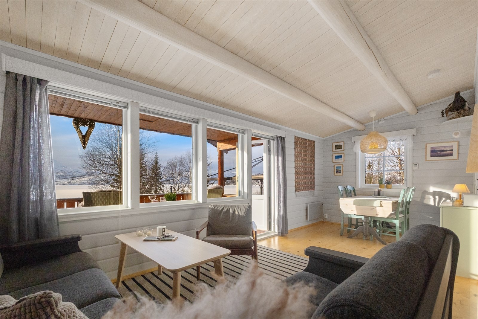 Utsikten fra hytta er meget, meget god. Galleribilde