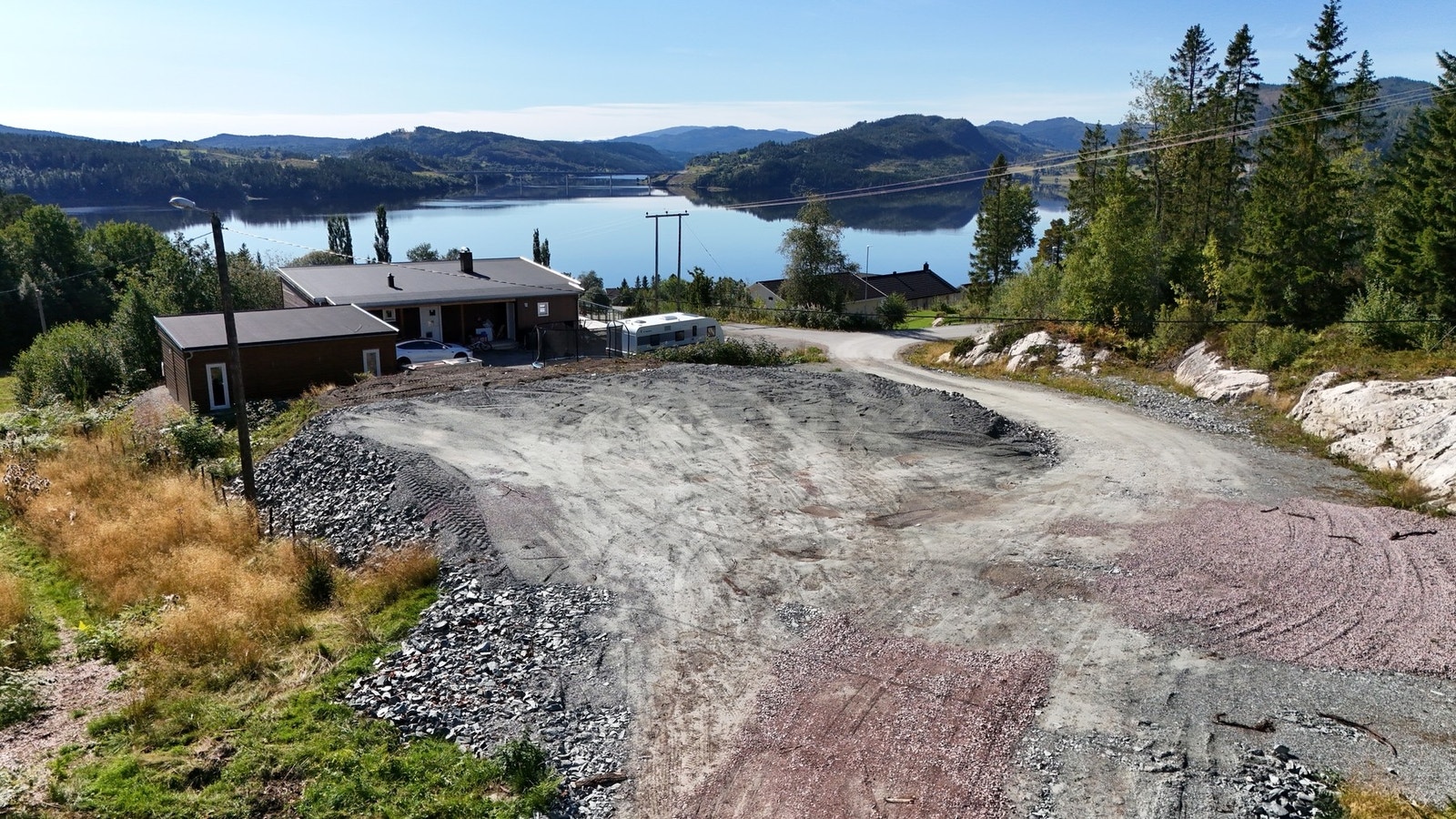 Det er tilført masser og tomten er delvis planert. Galleribilde