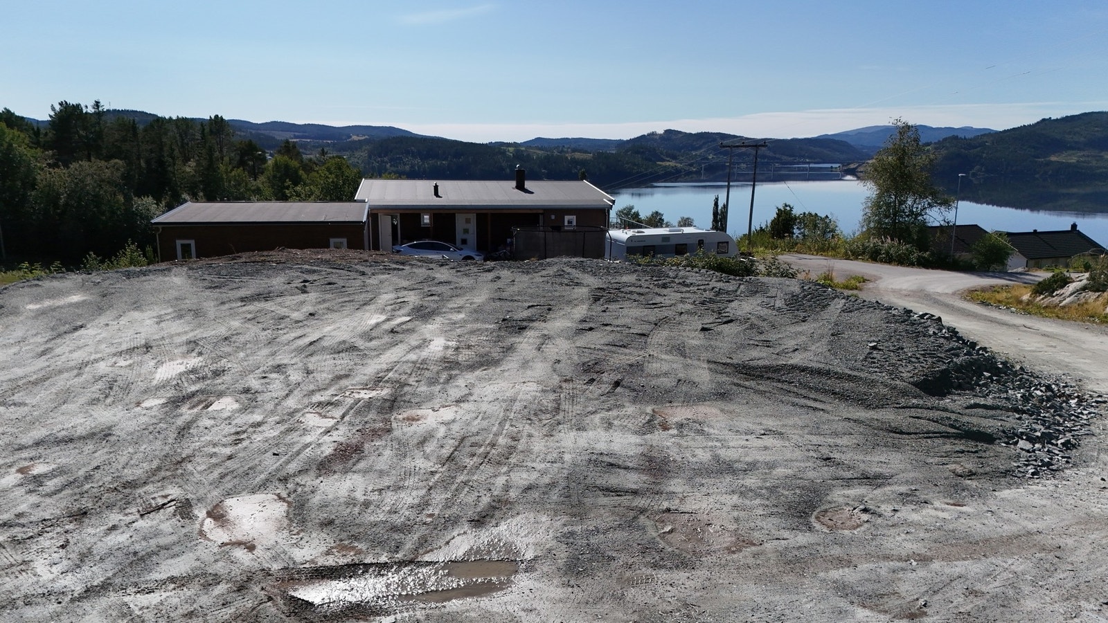 Eiendommen har en skjermet og flott beliggenhet. Galleribilde