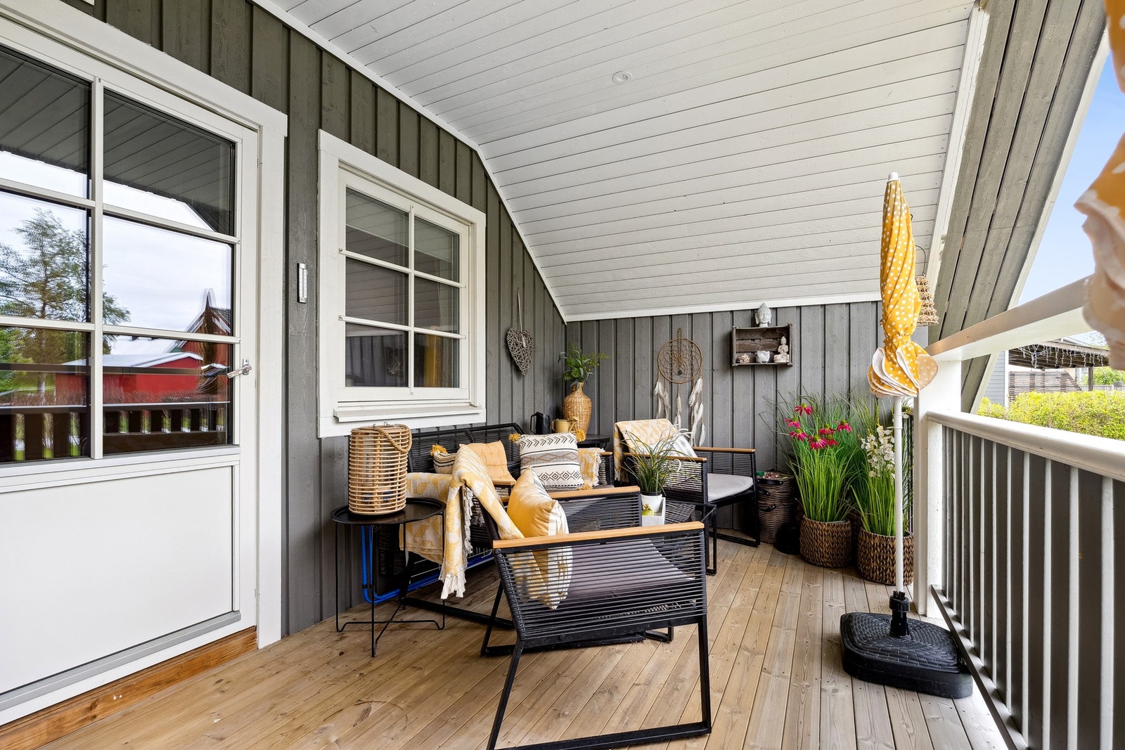 Det er utgang til en fin vestvendt veranda fra det ene soverommet. Galleribilde