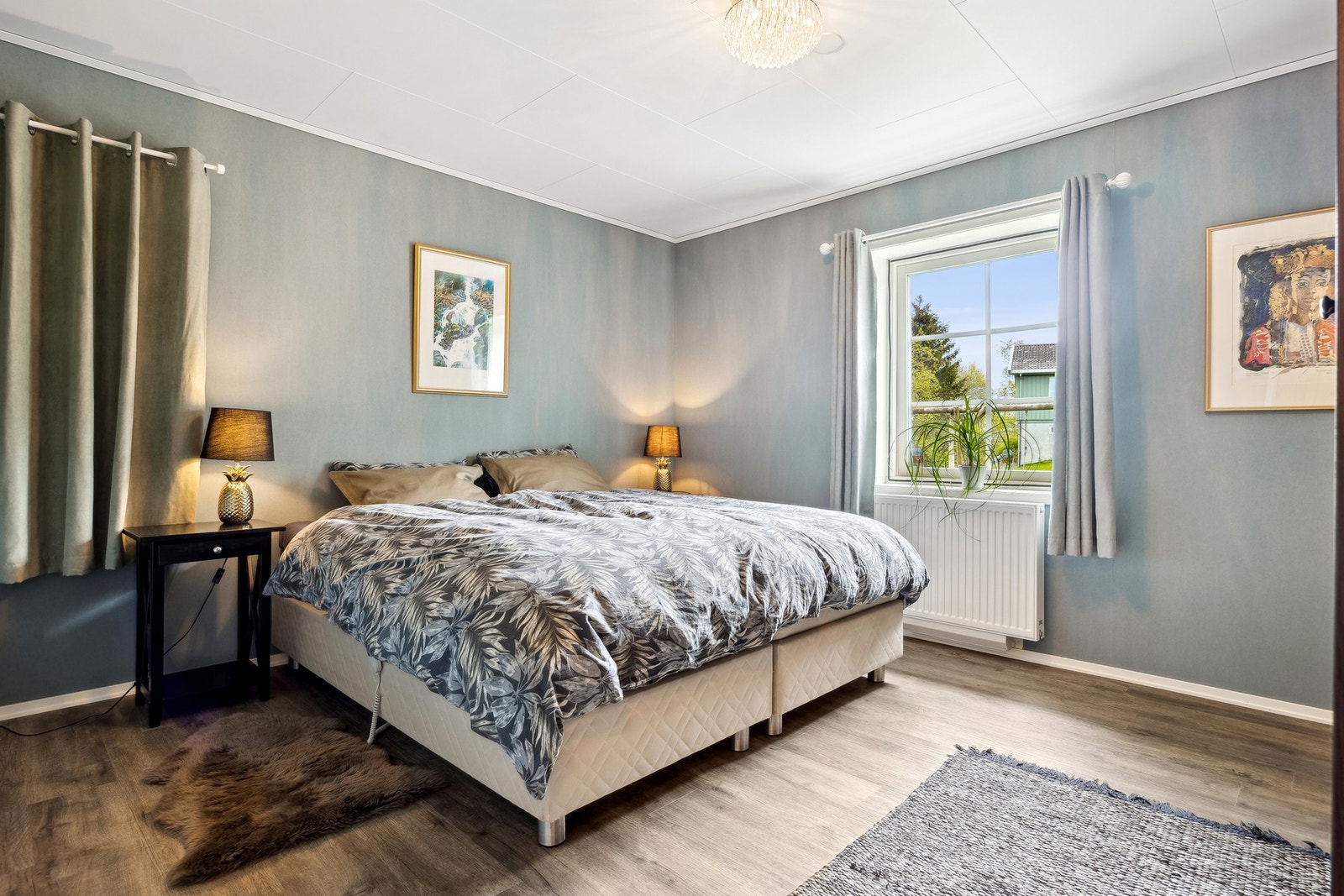 Huset har fire gode soverom, to i hver etasje. Galleribilde