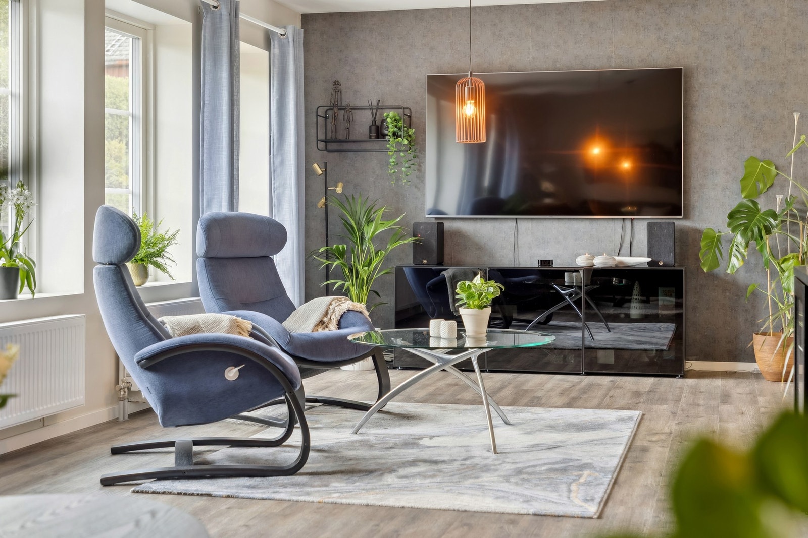 Gjennomgående god planløsning med moderne standard fra 2018 som passer perfekt for barnefamilier. Galleribilde