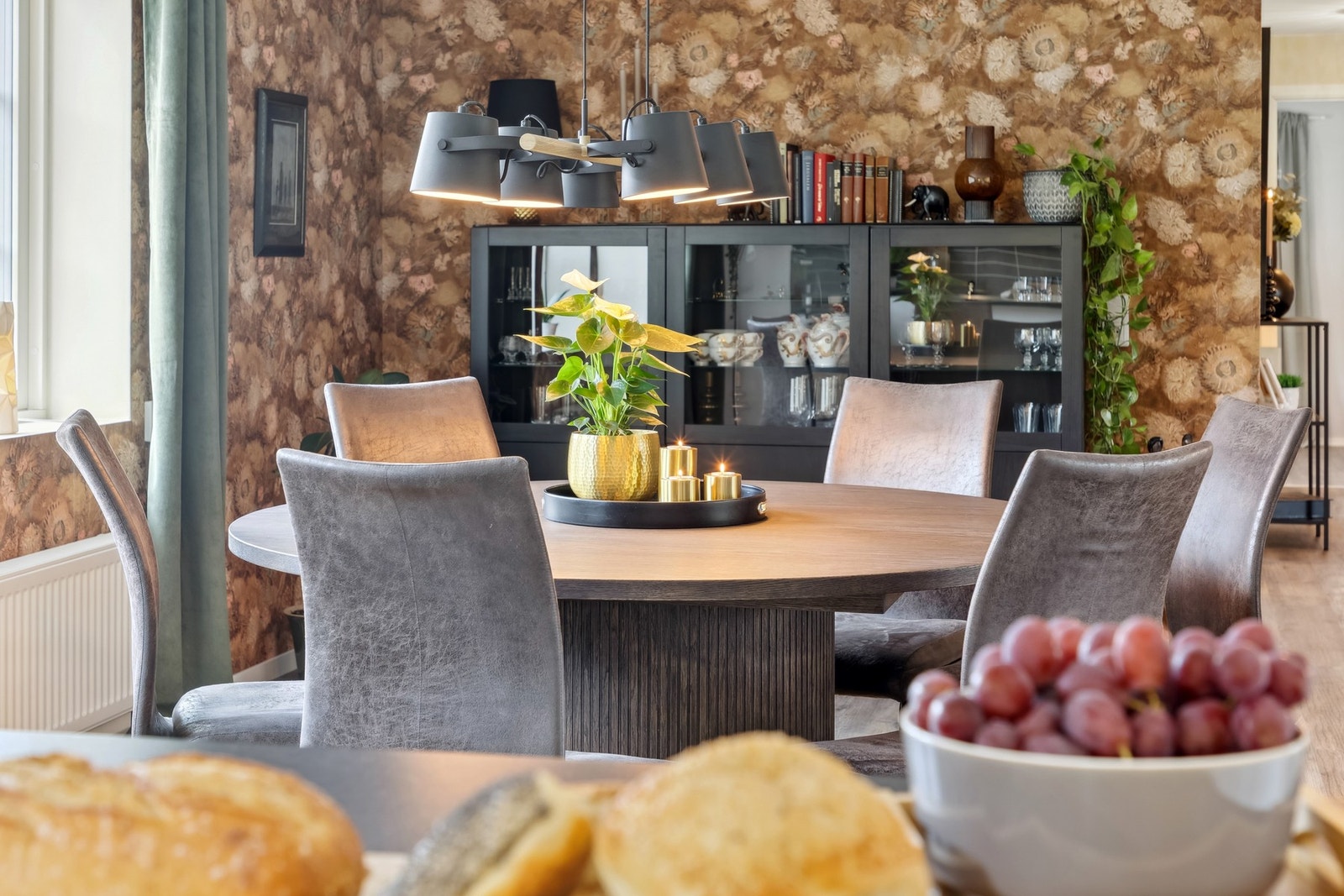 Det er ingen problem å invitere til en hyggelig middag i denne spisestuen! Galleribilde