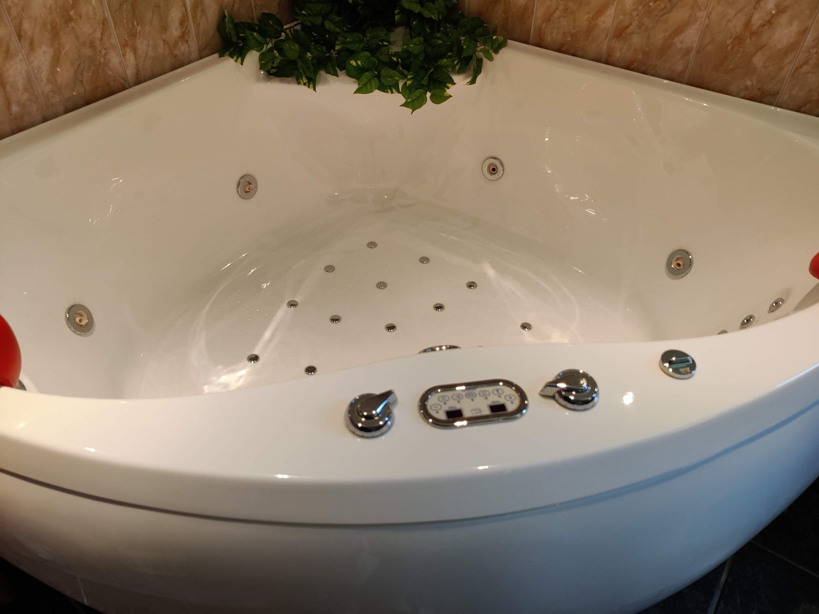 Deilig og romslig badekar Galleribilde