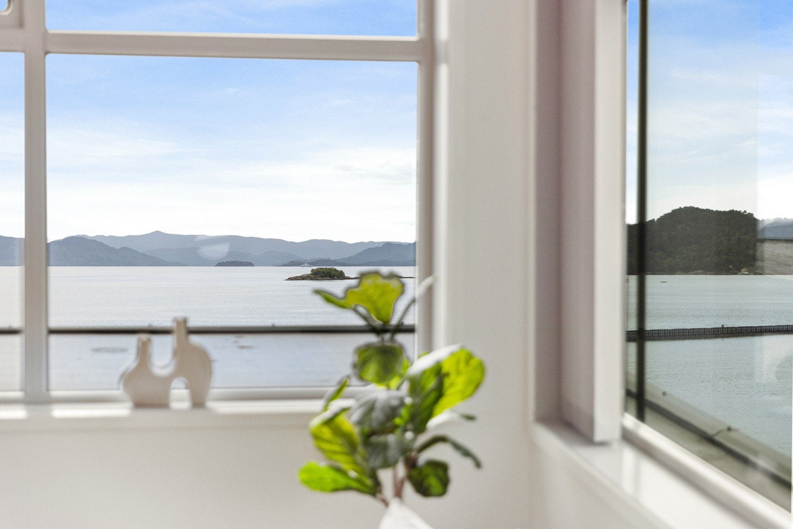 Fantastisk utsikt fra store deler av leiligheten. Galleribilde