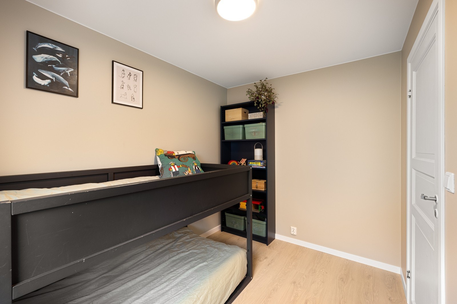 Soverommet har god plass til seng, pult og annet møblement. Galleribilde