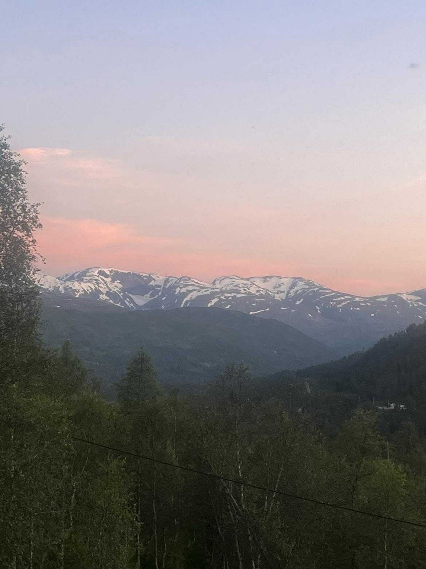 Utsikt nedover Raundalen mot Hordalsnuten. Selgers egne bilder. Galleribilde