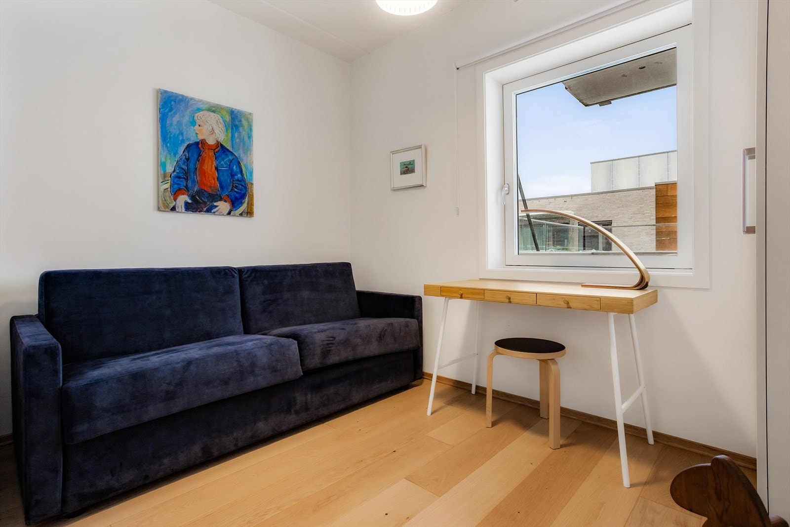 Det andre soverommet kan benyttes som gjesterom, barnerom eller hjemmekontor, avhengig av behov. Galleribilde