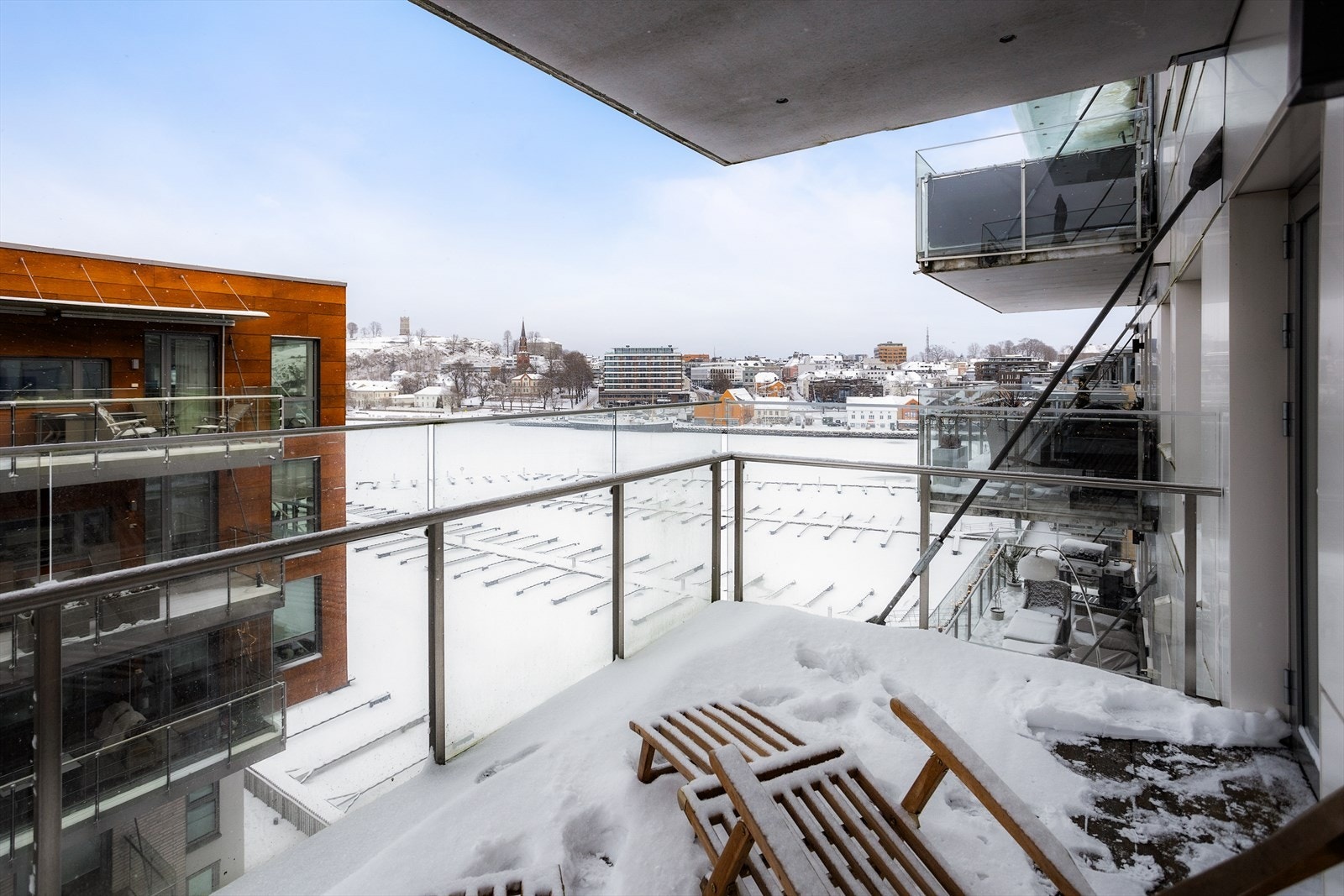 Fra stuen er det direkte utgang balkong på ca. 9 m². Galleribilde