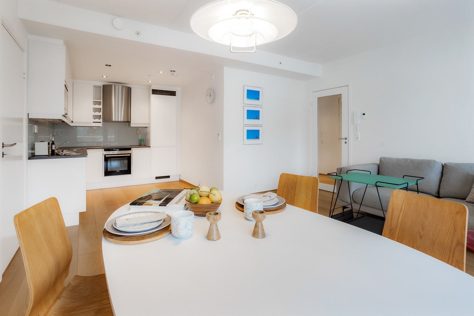 Kjøkkeninnredning i L-form. Galleribilde