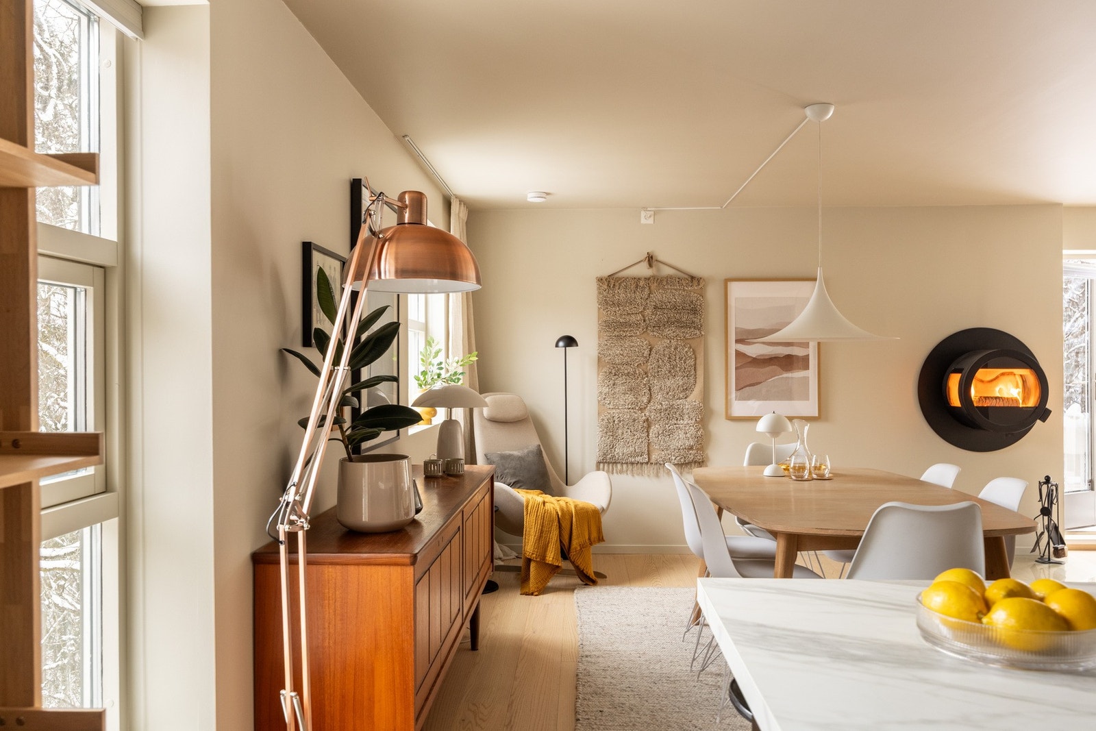 Det er store, luftige rom preges av rikelig med naturlig lysinnslipp og en gjennomtenkt fargepalett. Galleribilde