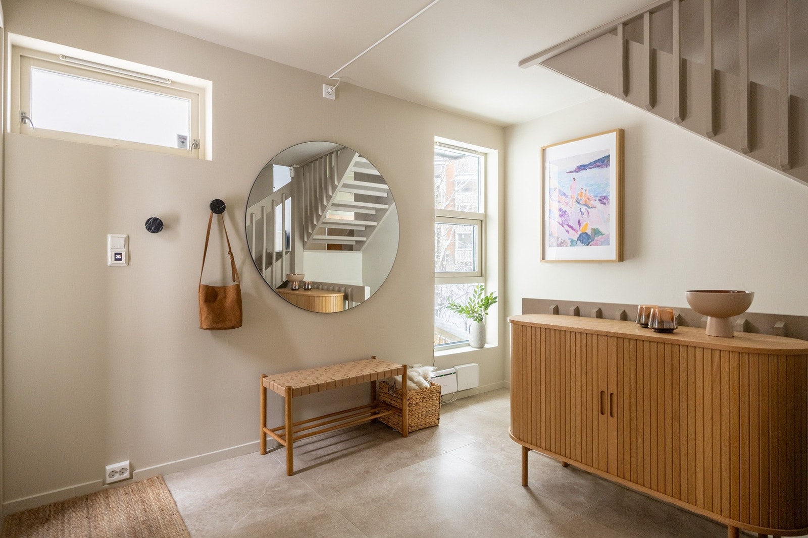 Det er også en romslig entré, som gjør det lett for hele familien å gjøre seg klar for å komme seg ut av huset samtidig. Galleribilde