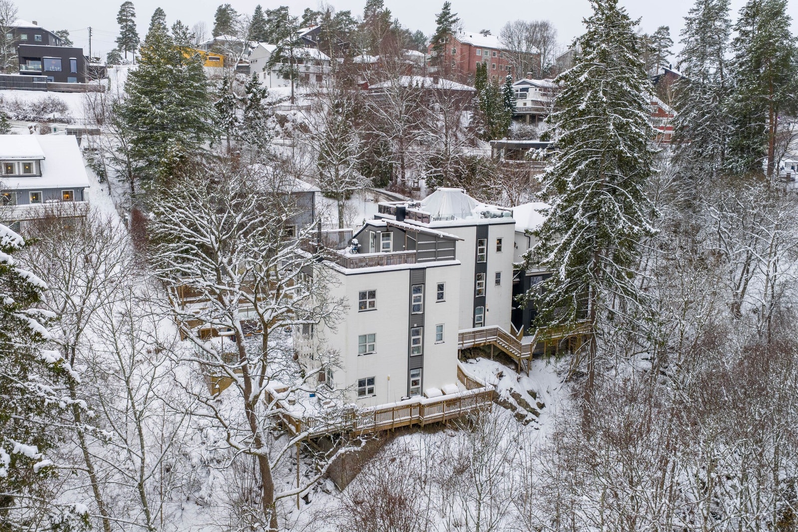 Det er et godt stykke opp til bilveien. Galleribilde