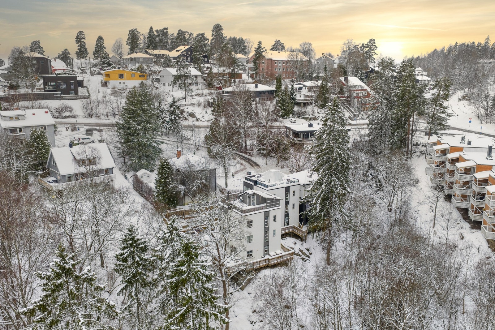 Dette er en unik, påkostet enebolig med innholdsrik planløsning. Galleribilde