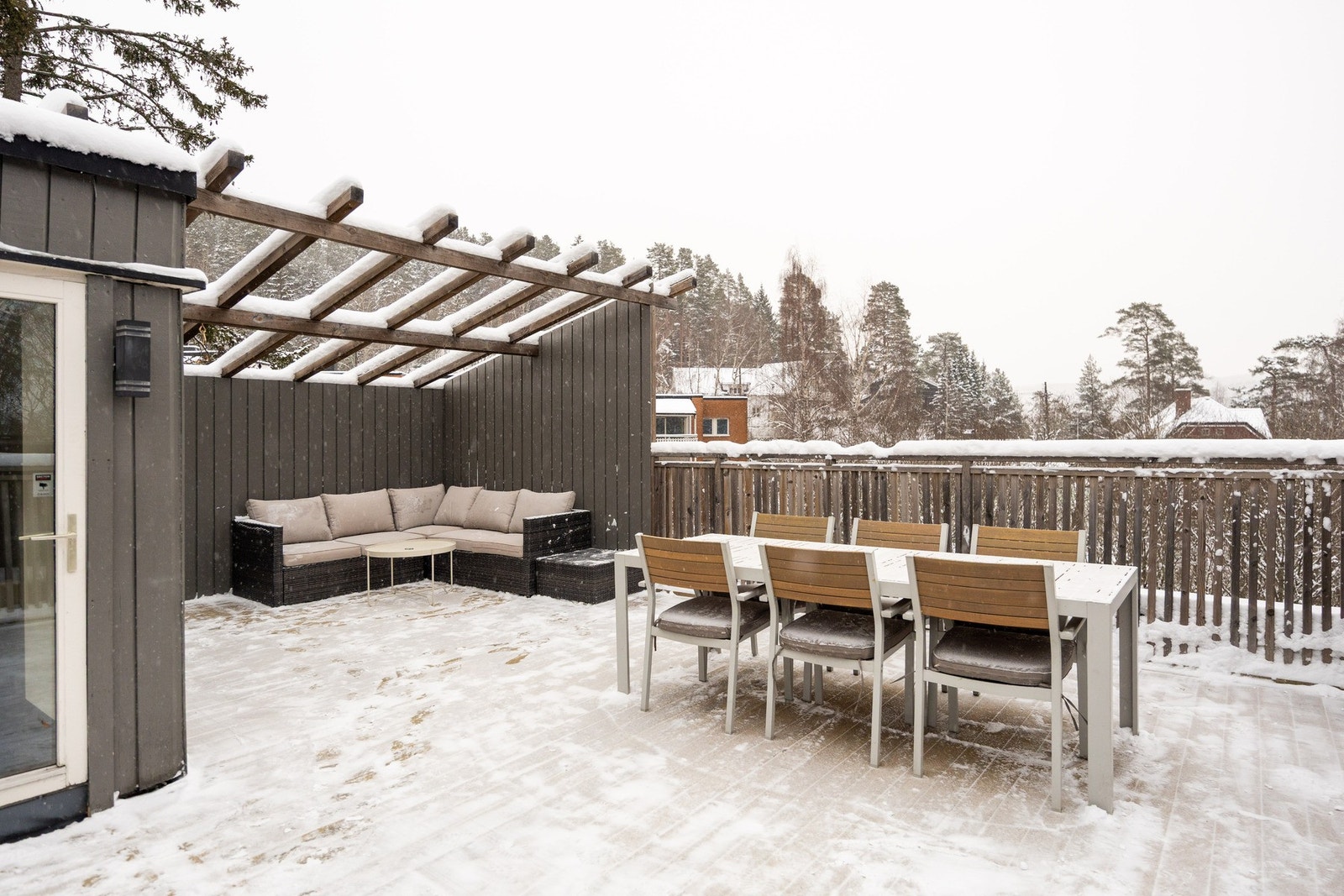 På takterrassen kan man innrede i flere soner, med koselig sittegruppe i tillegg til langbord. Galleribilde