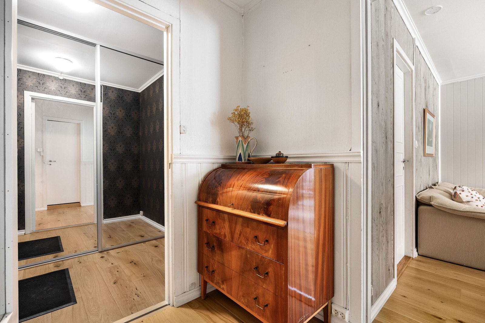 Gang som binder leilighetens rom sammen. Galleribilde