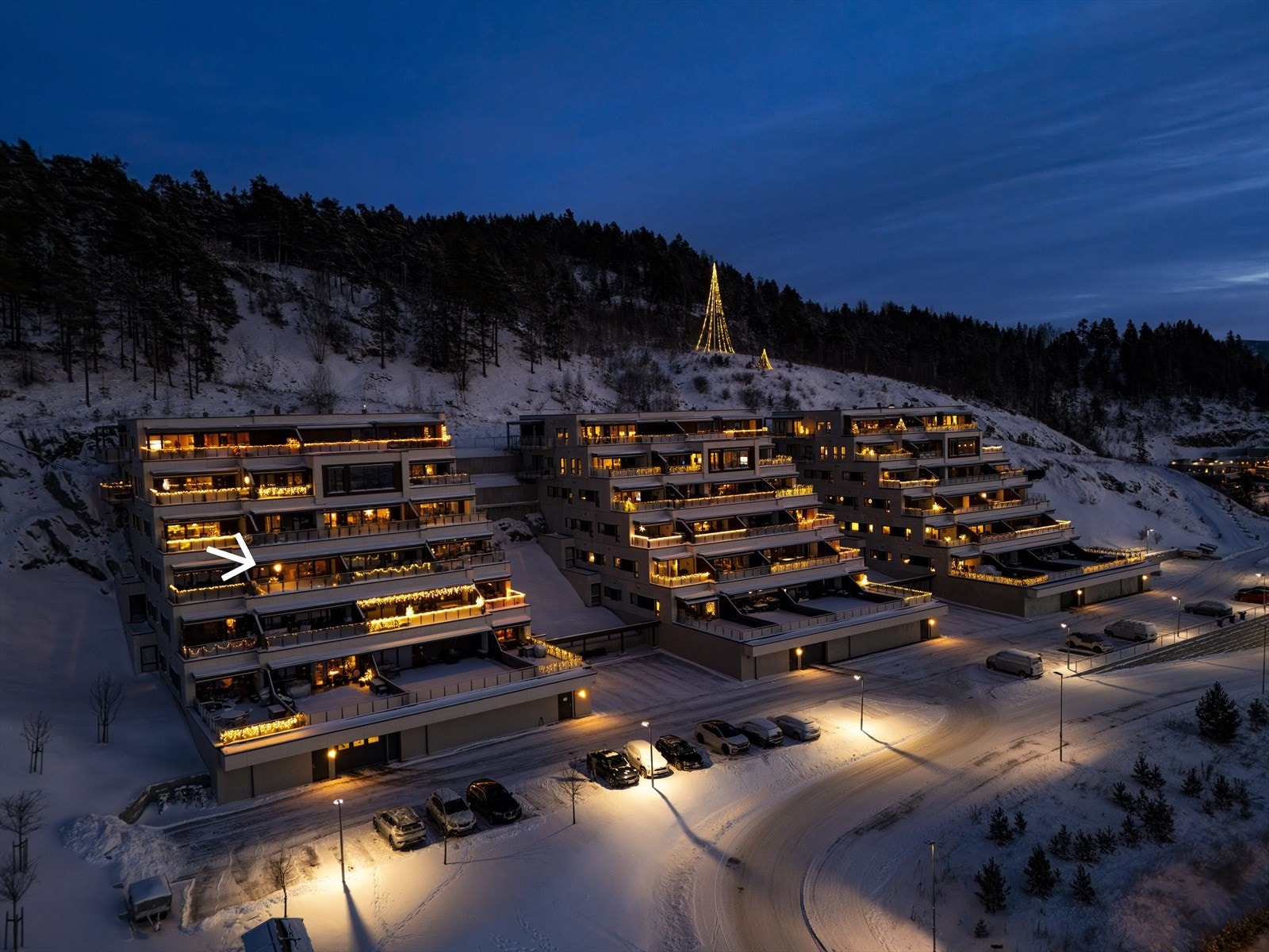 Romslig utomhusareal med marka som nærmeste nabo. Et eldorado av turmuligheter rett utenfor døren. Galleribilde