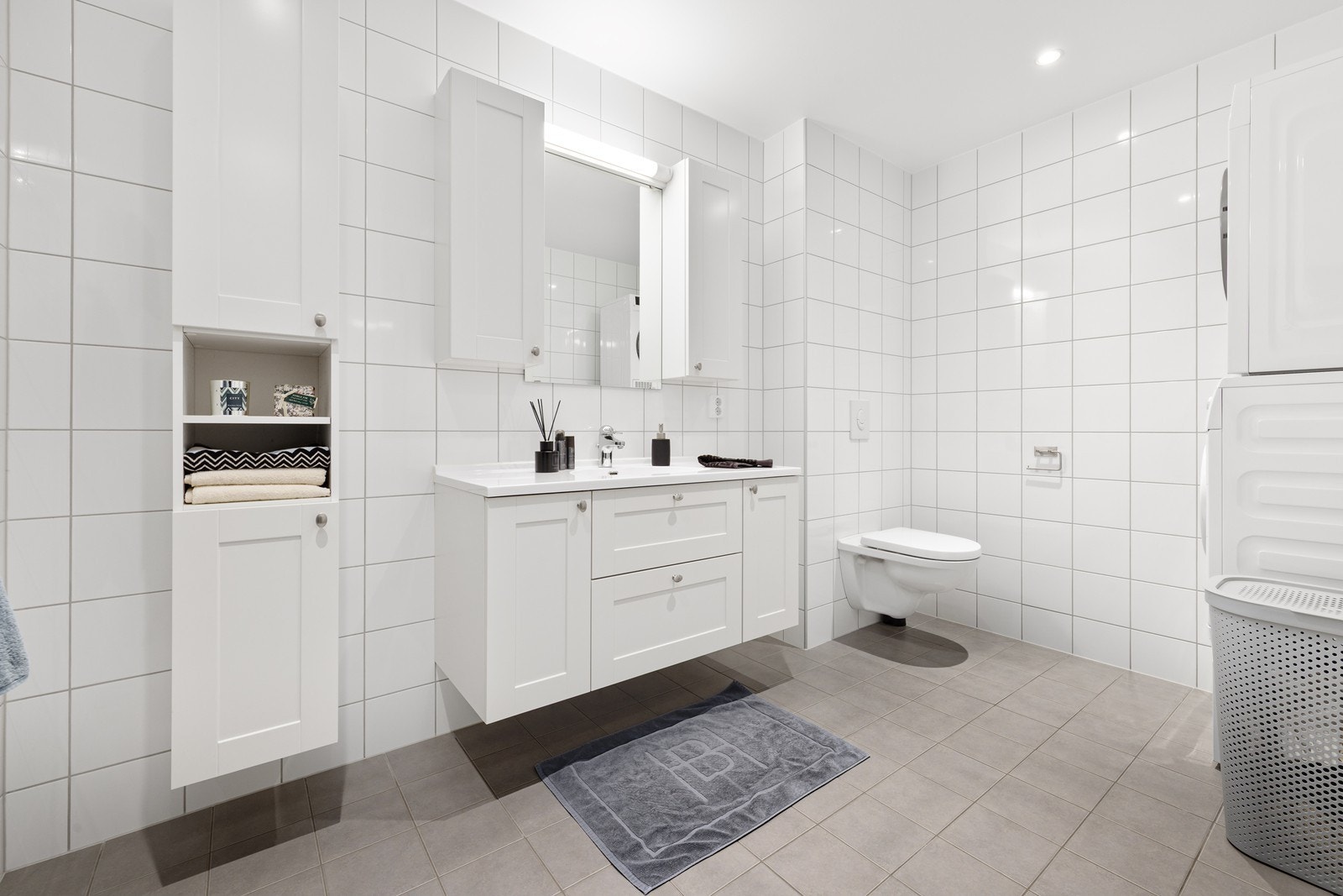 Delikat flislagt bad med varmekabler. Galleribilde