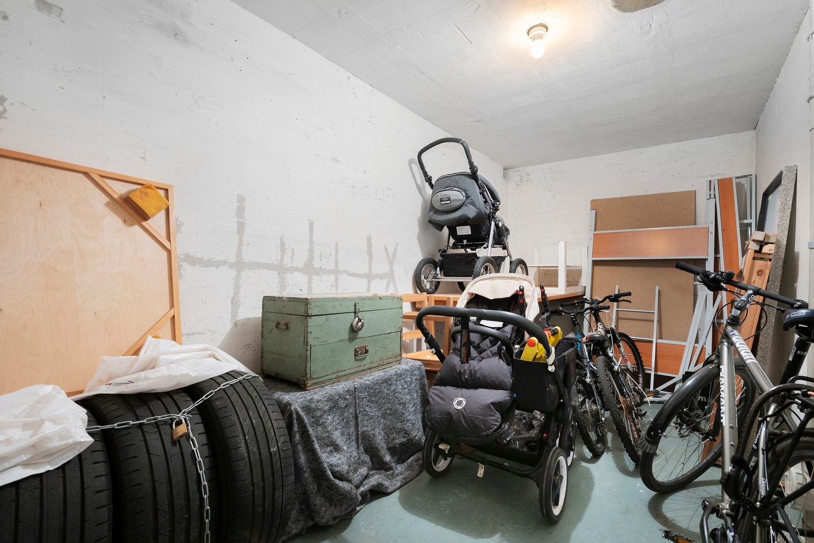 En kjellerbod på ca. 5 kvm. gjør at man får rikelig med ekstern lagringsplass. Galleribilde