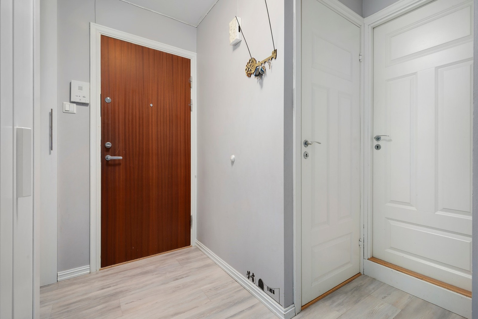 Inngangspartiet er et hyggelig første møte med boligen. Galleribilde