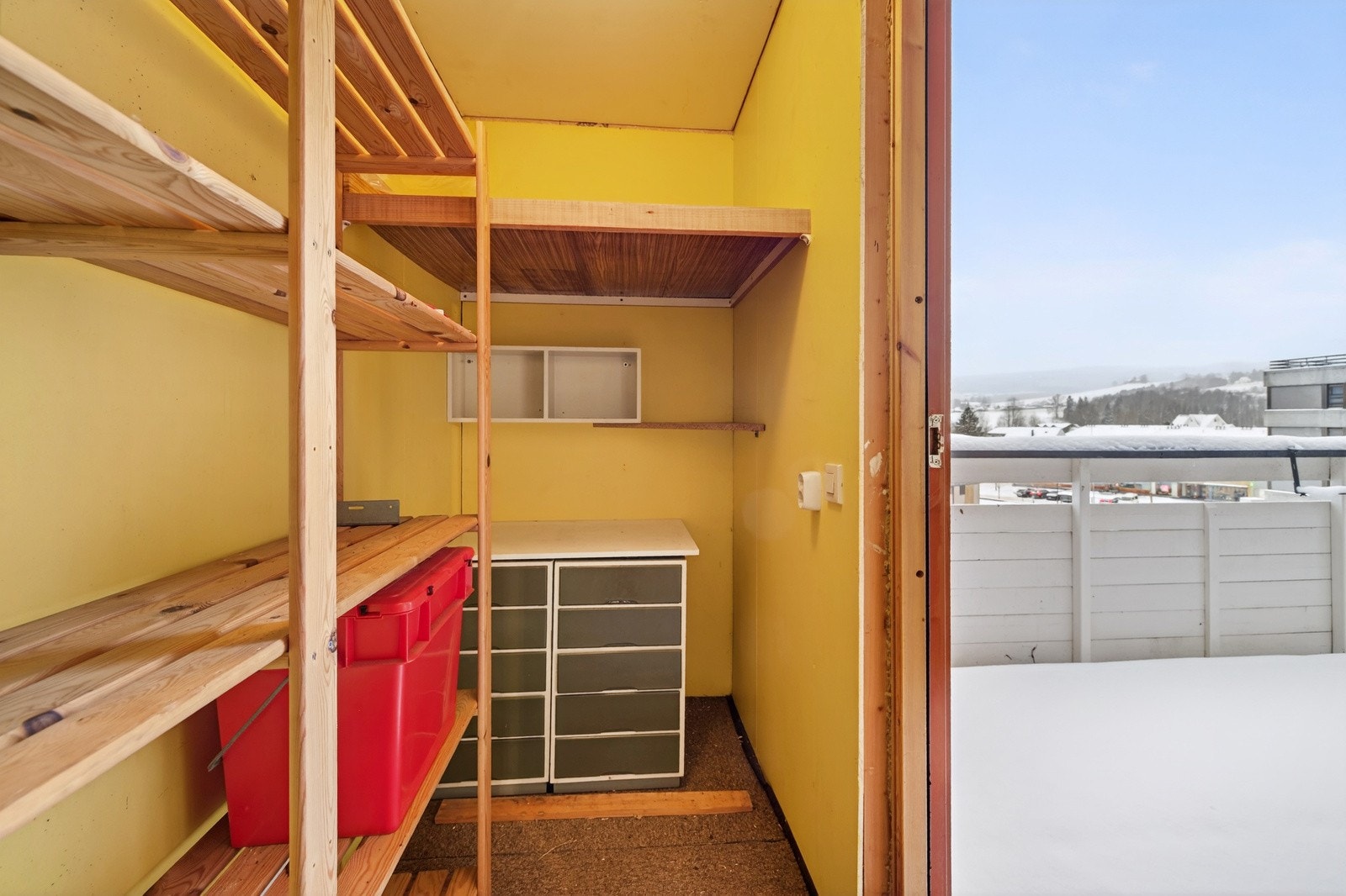 Det er bod i tilknytning til balkong. Galleribilde