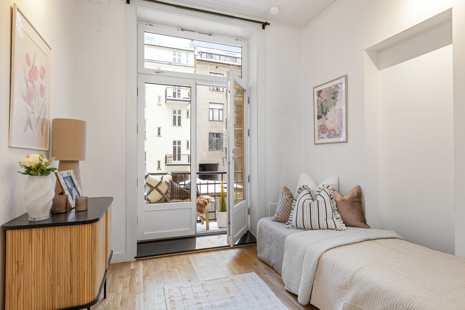 Soverom 2 har god plass til seng og annet øvrig møblement. Galleribilde