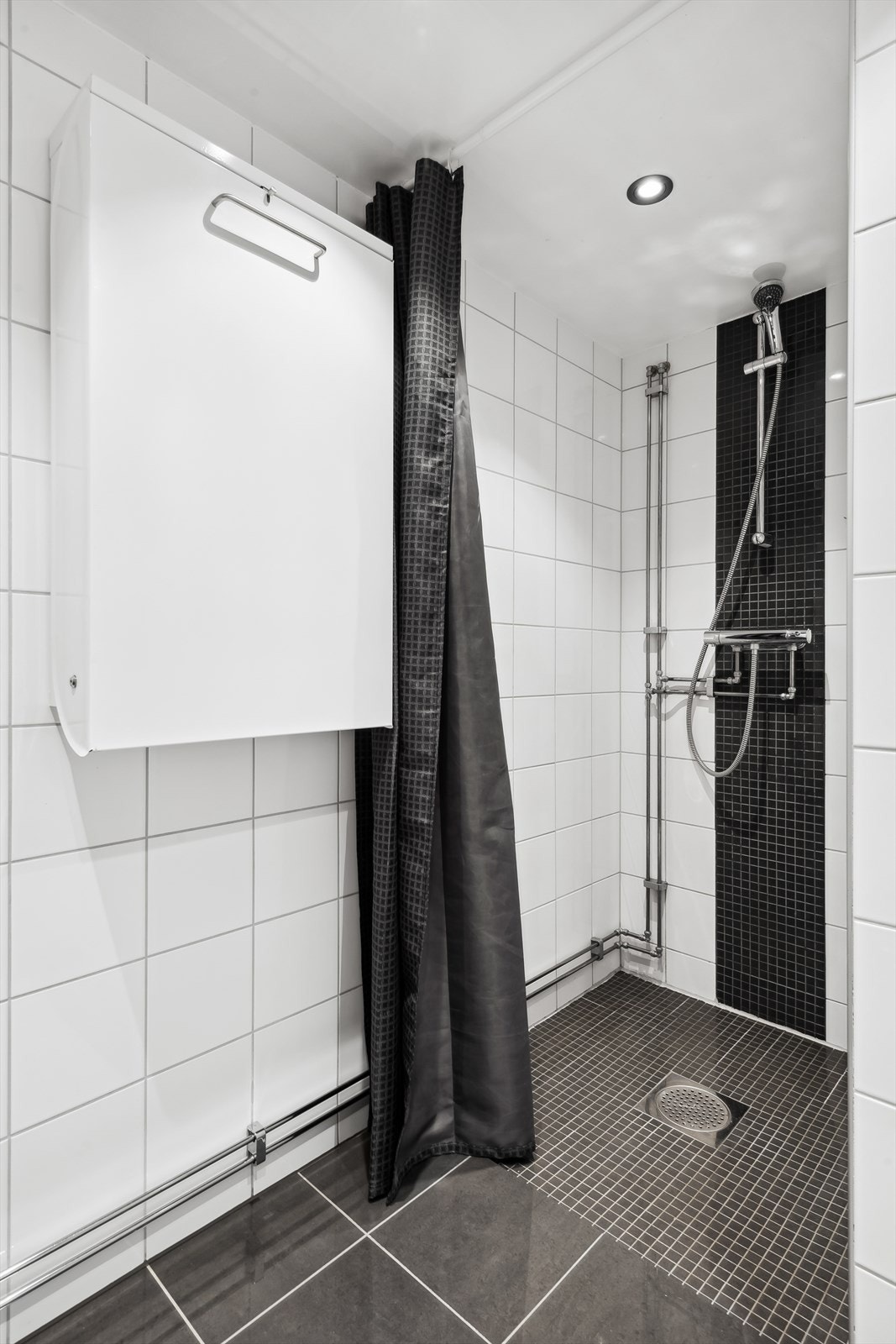 Lekre fliser på gulv! Galleribilde