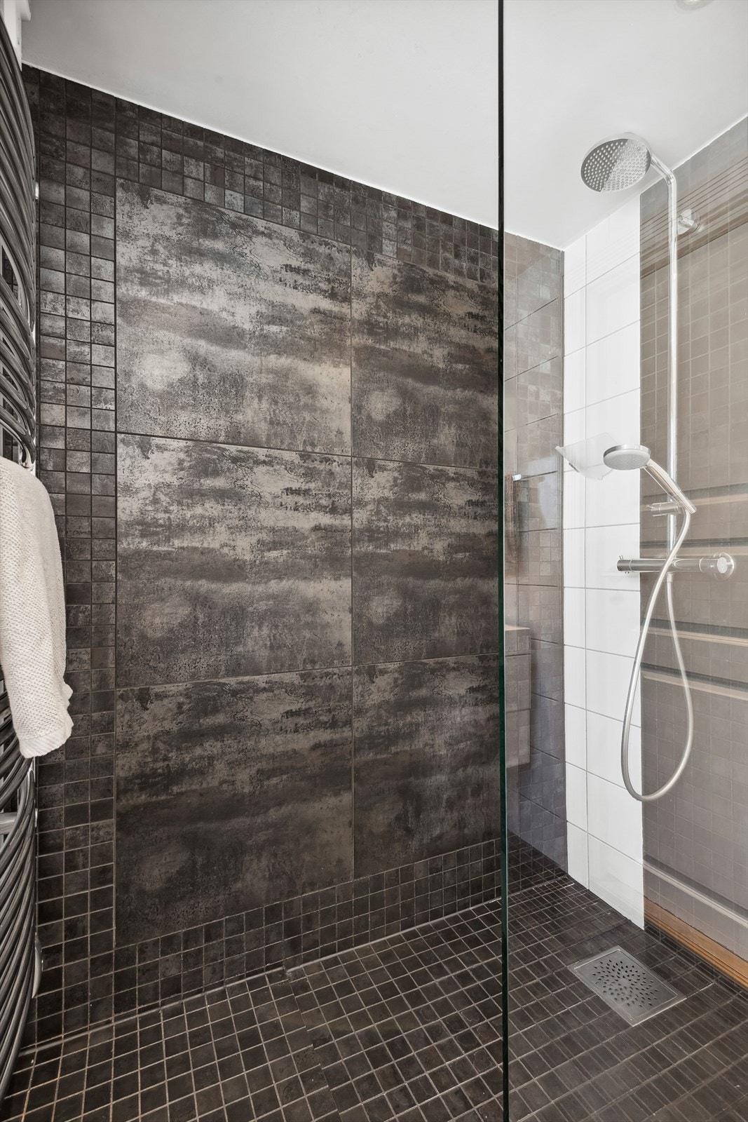 Et innbydende bad med nydelige fliser! Galleribilde