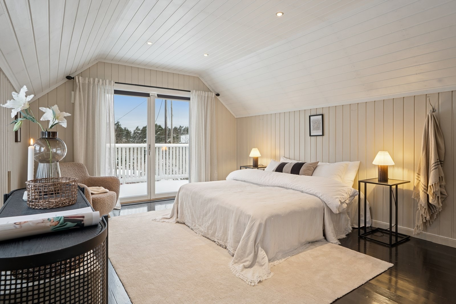 Lyst og luftig hovedsoverom. Galleribilde