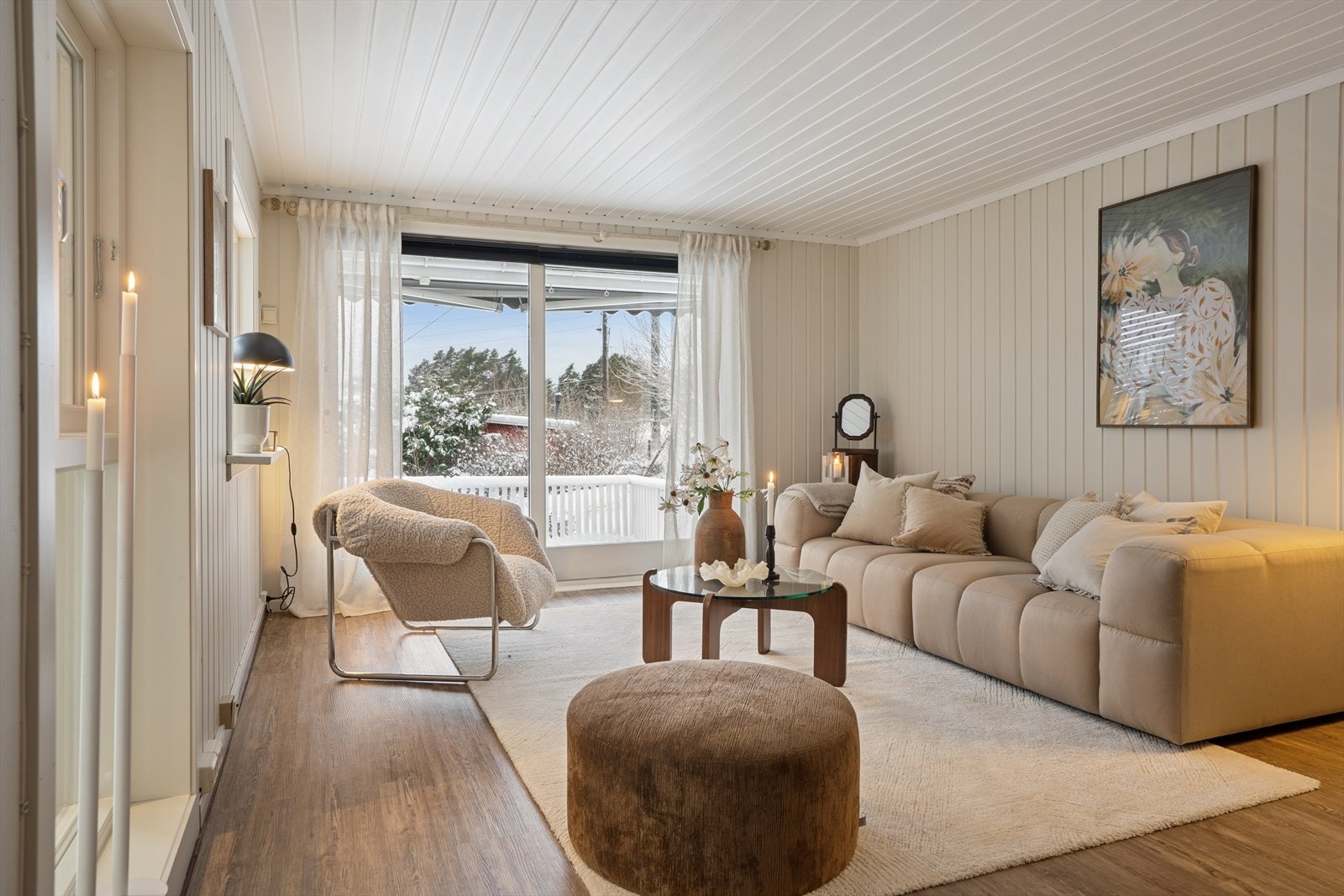 Lun og koselig stue med direkte utgang til vestvendt terrasse Galleribilde