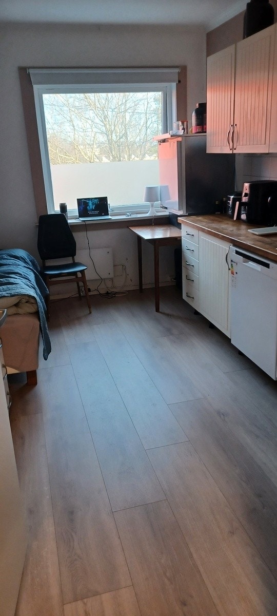 Room with private kitchen free from 010625 Galleribilde