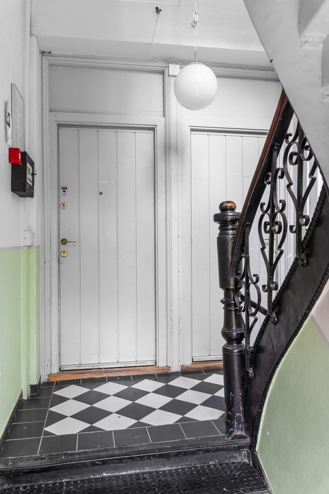 Oppgangen byr på klassiske bygårdsdetaljer. Galleribilde