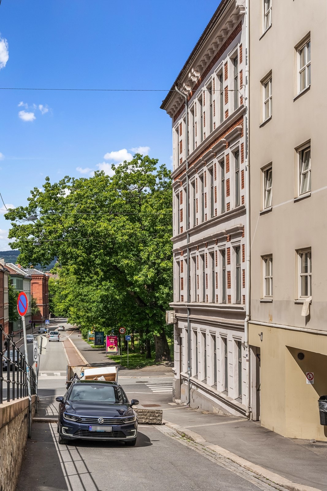 Nærmeste nabo til leiligheten er Norges eldste botaniske hage, som ble etablert i 1814. Galleribilde