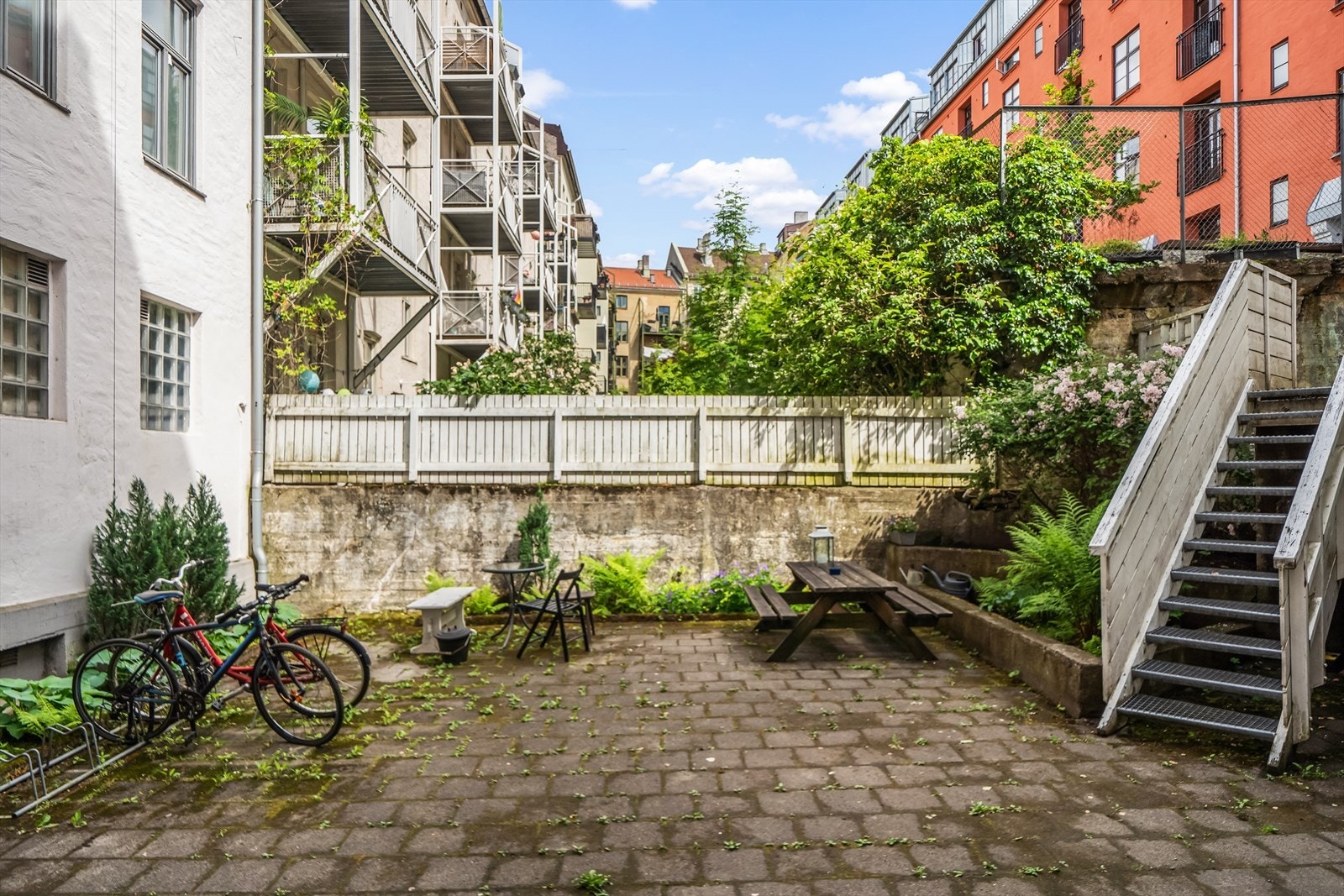 Her kan man nyte varmere dager i trivelige omgivelser. Galleribilde