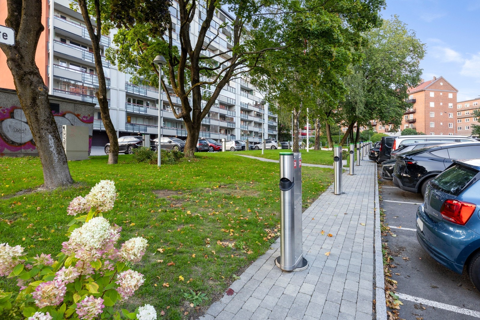 Borettslaget leier ut garasjeplasser og parkeringsplasser etter venteliste. Galleribilde