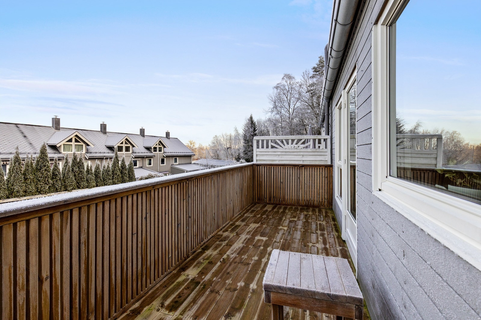 Her kan årets varmere dager nytes, og balkongen kan møbleres med ønsket utemøblement. Galleribilde