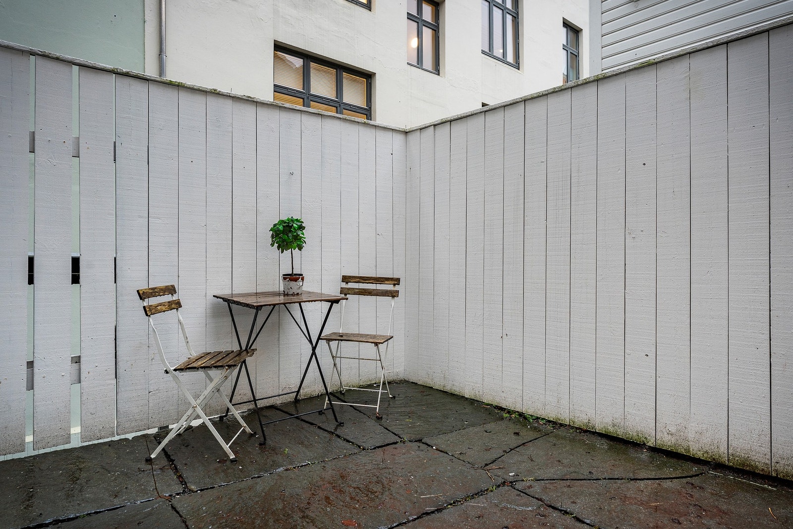 Koselig og fredelig bakgård på ca 12 kvm. Galleribilde