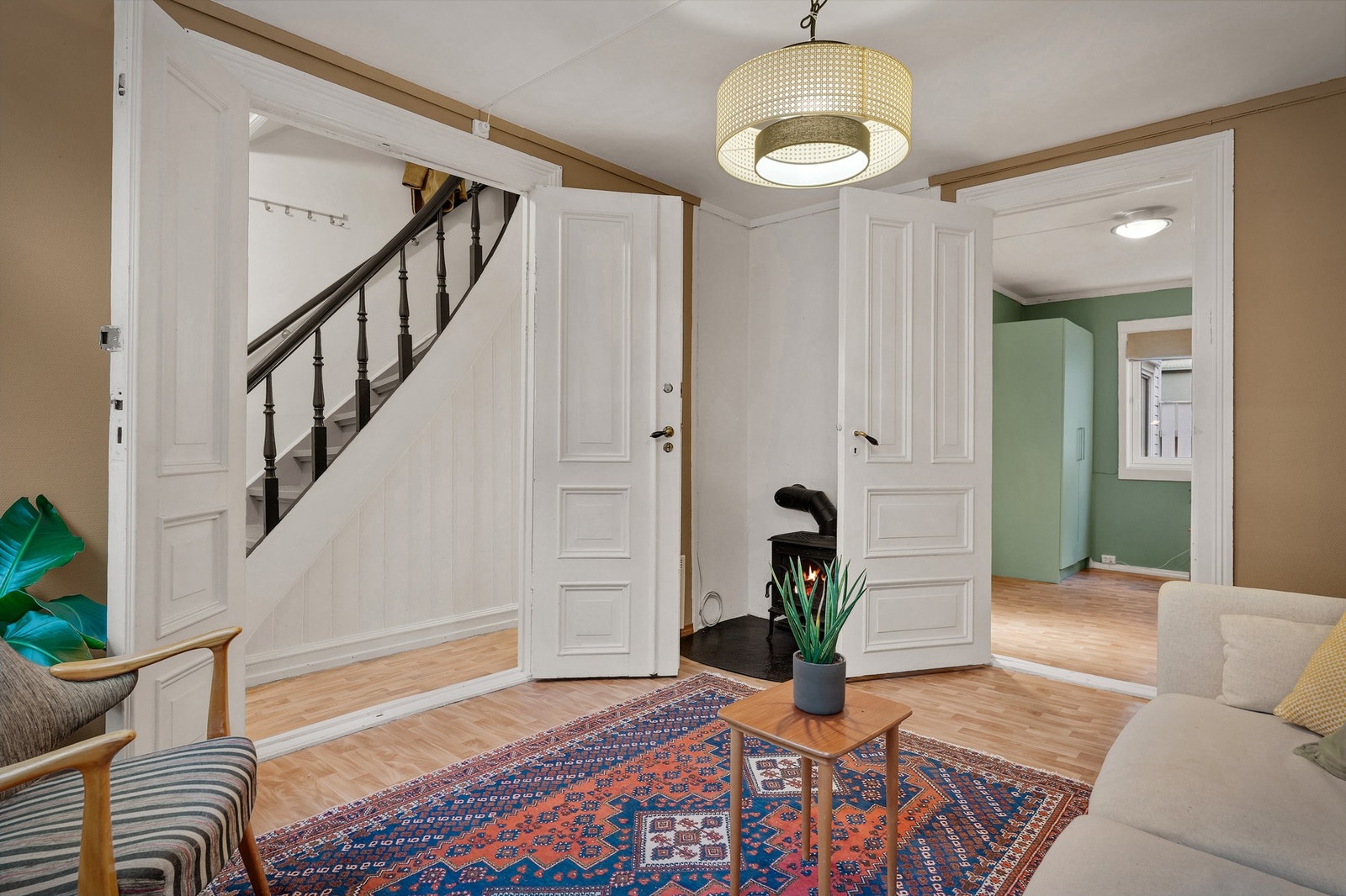 Klassiske dører bevarer sjarmen til det eldre Bergenshuset fra 1880. Galleribilde