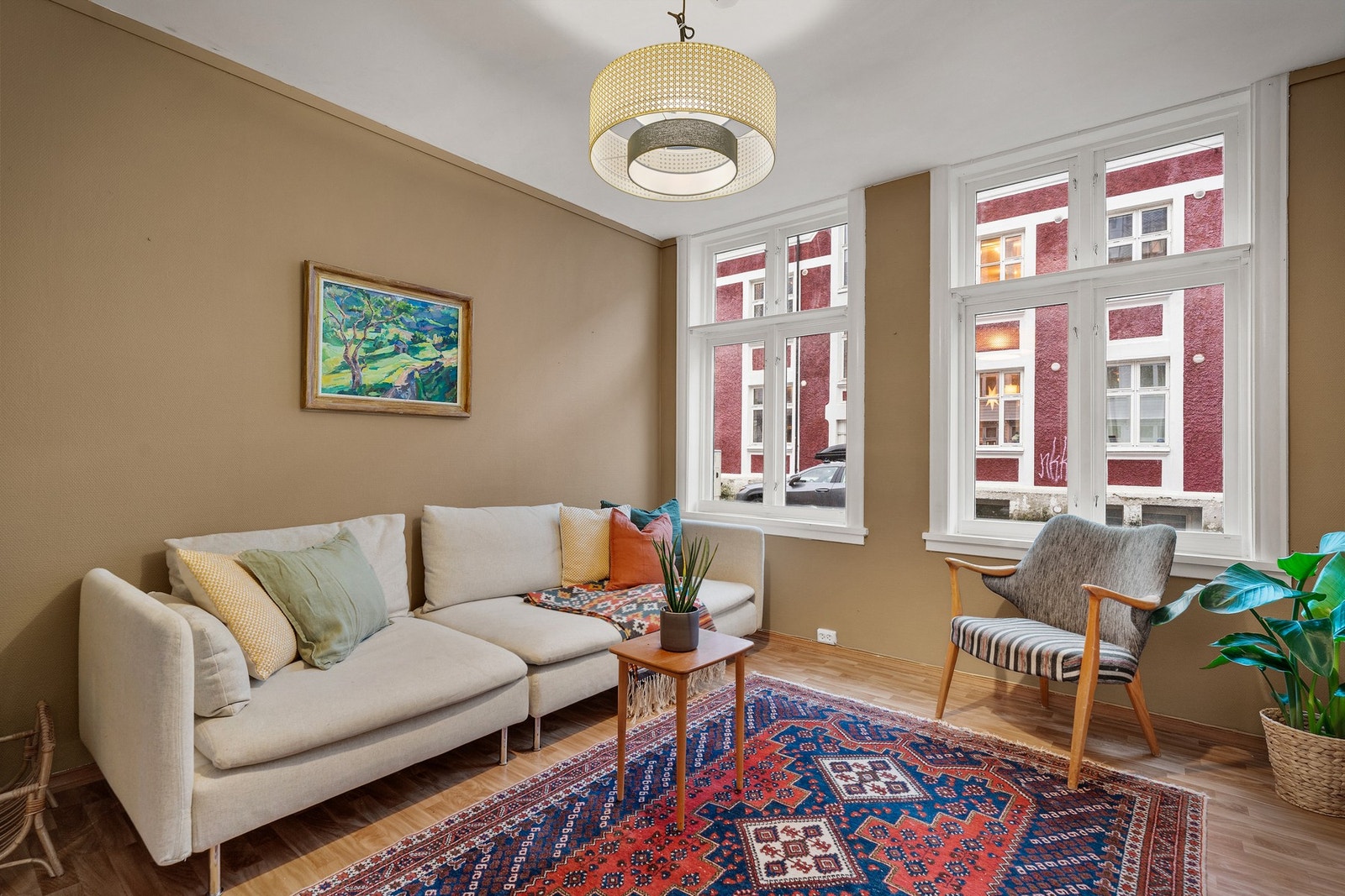 Inn i boligen møtes man av et meget innbydende og koselig oppholdsrom. Galleribilde