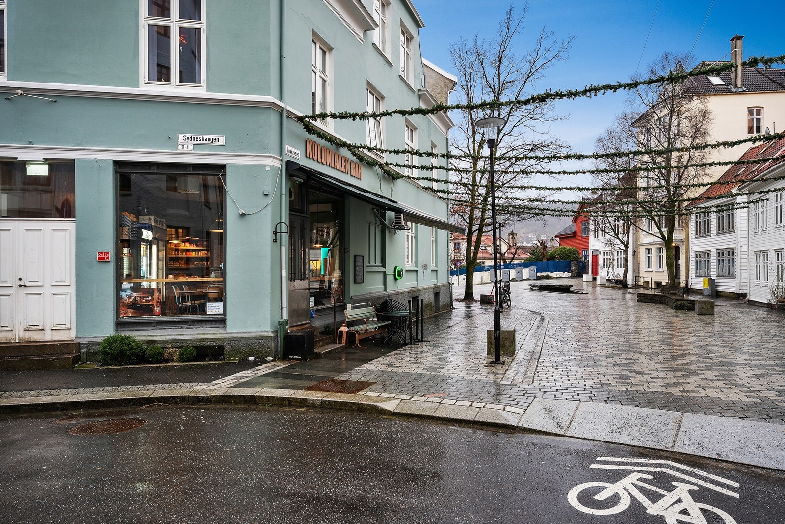 Et steinkast unna finner du super koselige Kolonialen. Galleribilde