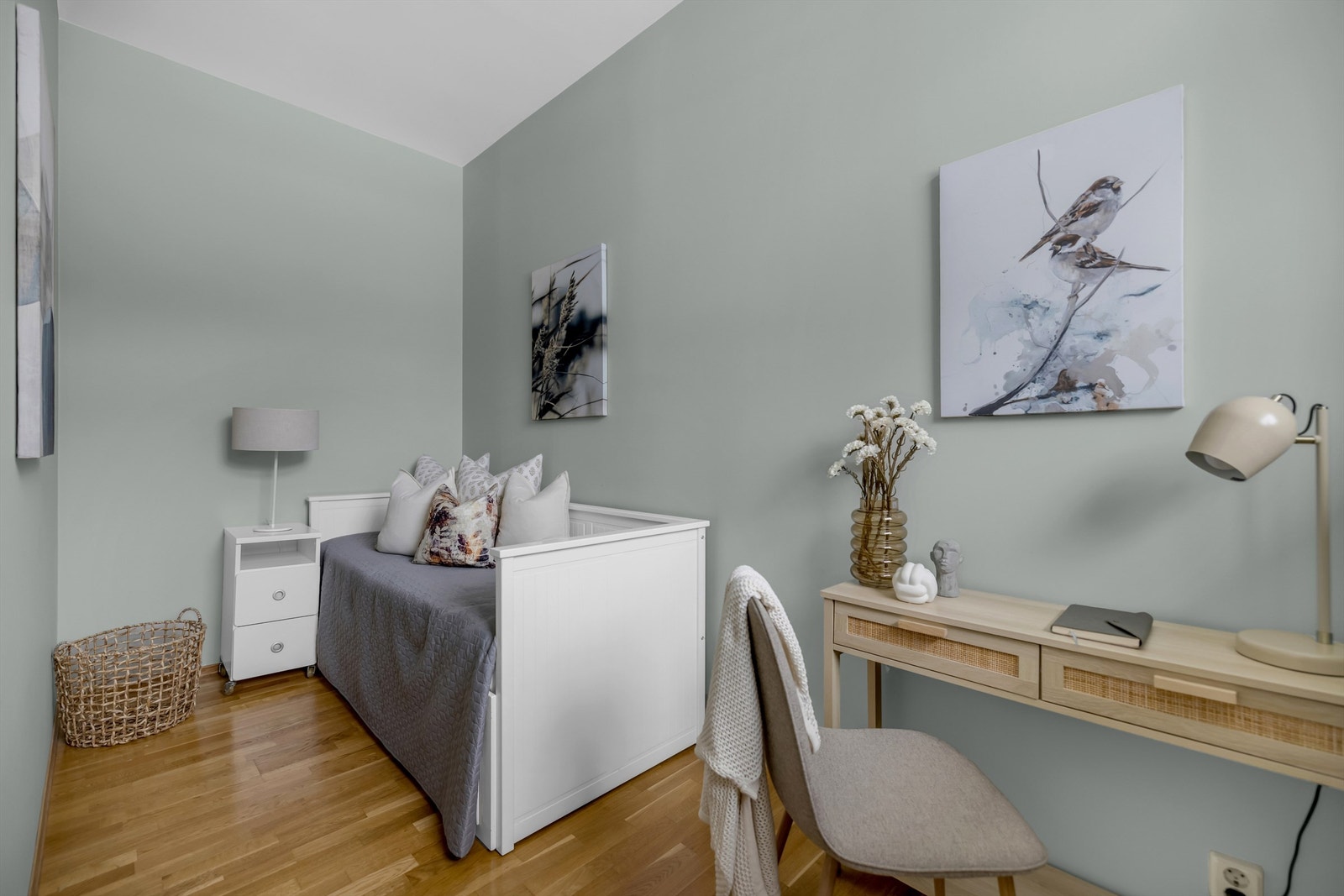 Soverom 2 med adkomst fra stuen. Galleribilde