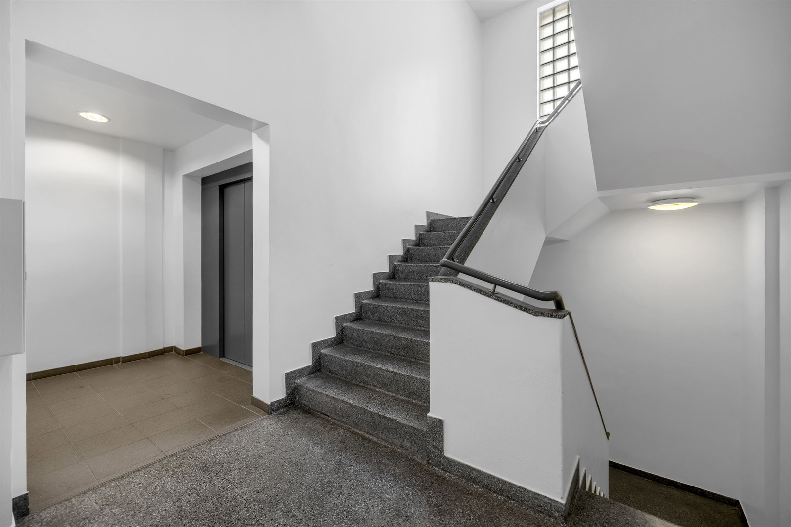 Adkomst via heis eller felles trappegang med callinganlegg. Galleribilde