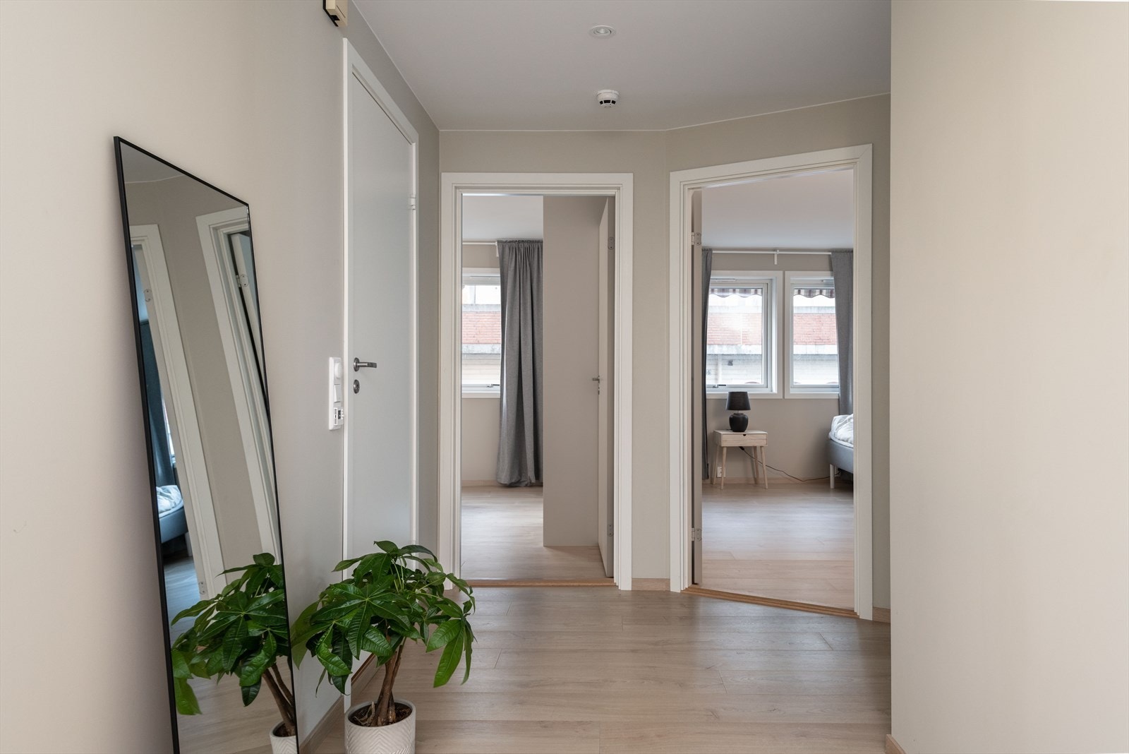 Fra gangen er det adkomst til badet, de to soverommene og vaskerommet. Galleribilde