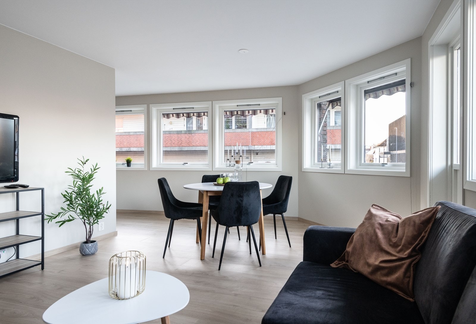 Velkommen til Sverres gate 10 - Oppusset leilighet på hjørnet av bygget med mye lys. Galleribilde